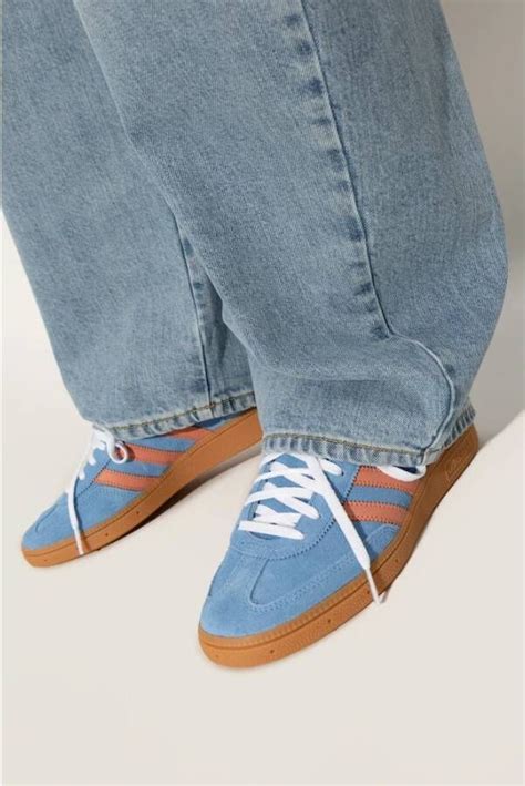 lichtblauwe adidas slippers